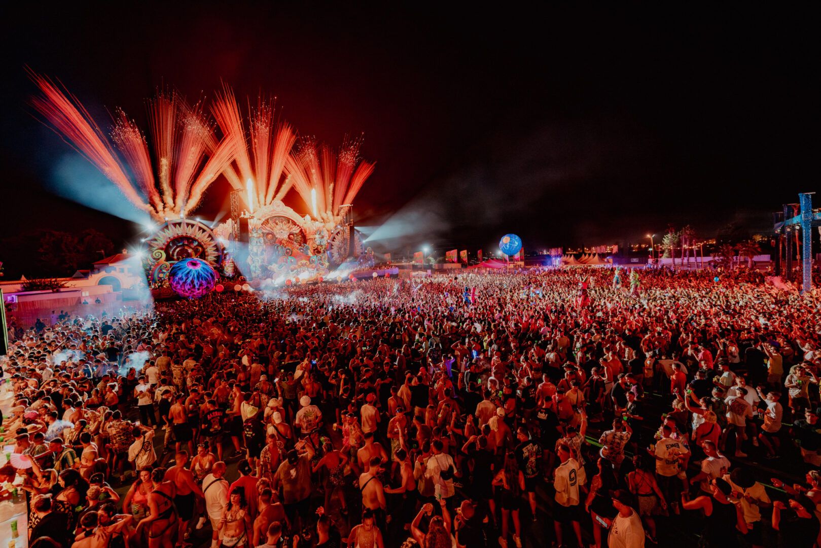 elrow crowd atmosphere ahead of elrow Malaga XXL 2026